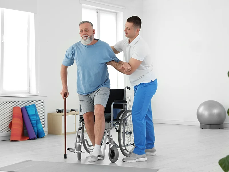 فیزیوتراپی مرد میانسال