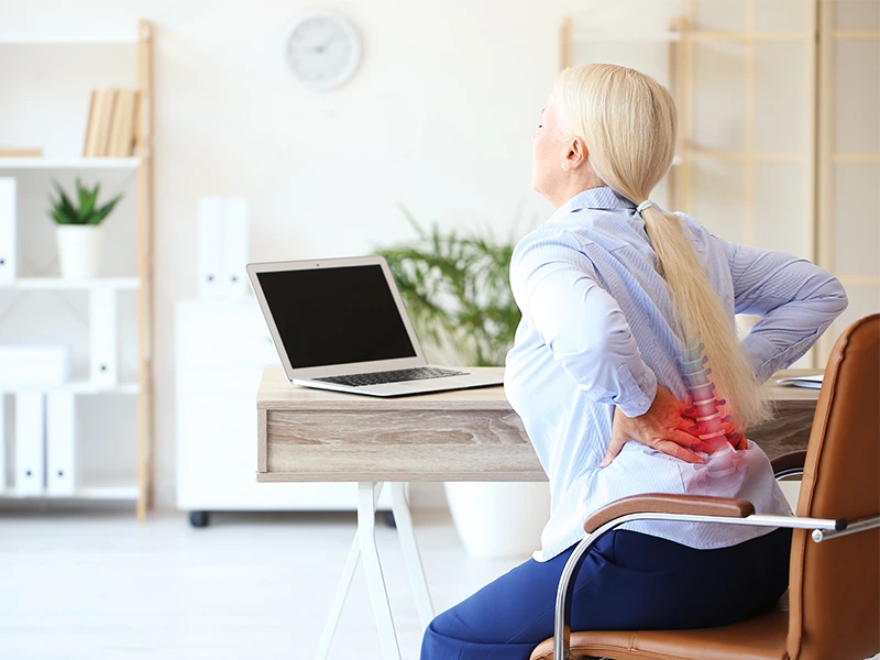 کسانی که دیسک کمر دارند چگونه بنشینند